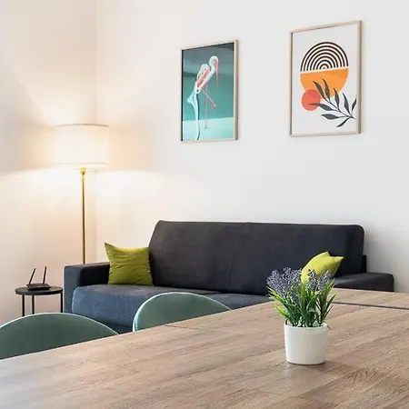 3 Bedroom Beautiful View Near Center