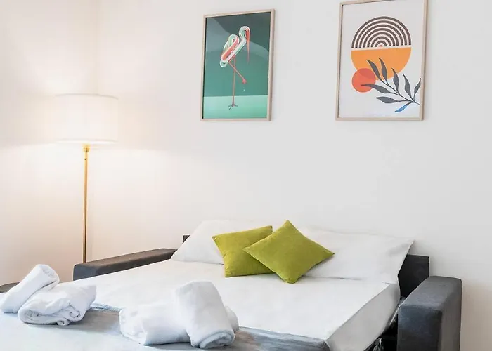 3 Bedroom Beautiful View Near Center شقة