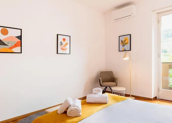 شقة 3 Bedroom Beautiful View Near Center *