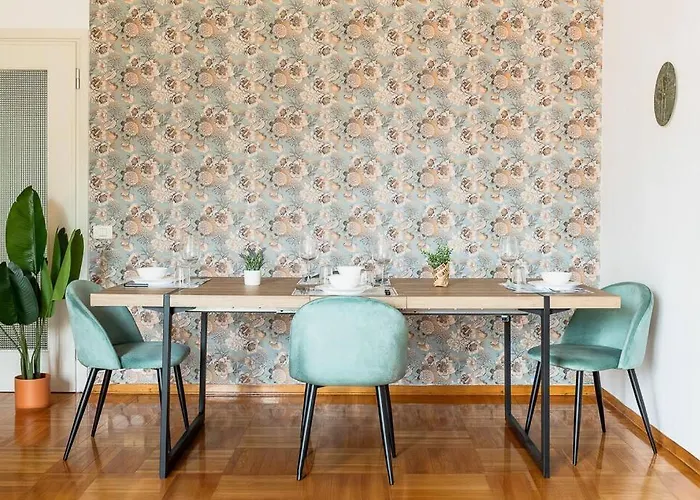 3 Bedroom Beautiful View Near Center