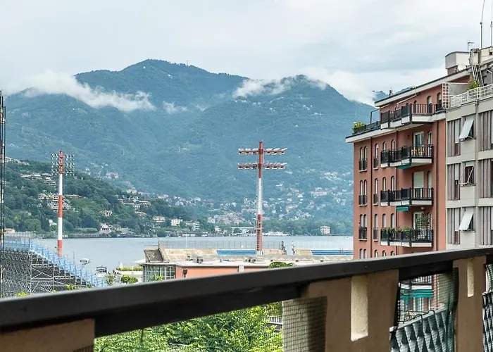 3 Bedroom Beautiful View Near Center شقة *