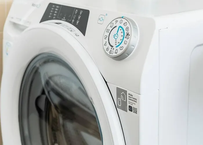 3 Bedroom Beautiful View Near Center *