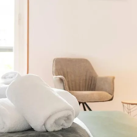 Апартаменты 3 Bedroom Beautiful View Near Center Комо